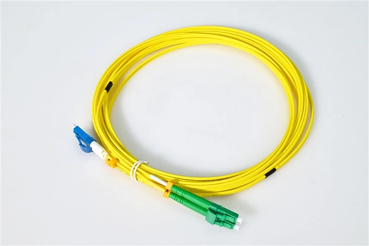 LC UPC til LC APC Hybrid Single Mode Patch snúru með G657A1 beygju-ónæmum trefjum