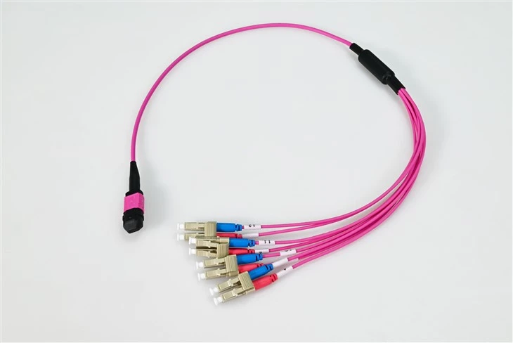 Ljósleiðaraleiðsla LC til MPO 8 kjarna 3,0 mm OM4